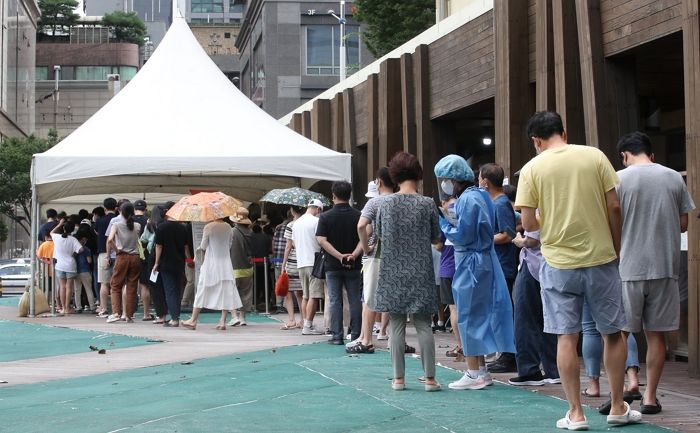 한국, 인구 대비 코로나 확진자 수 전세계 216개국중 ‘1위’