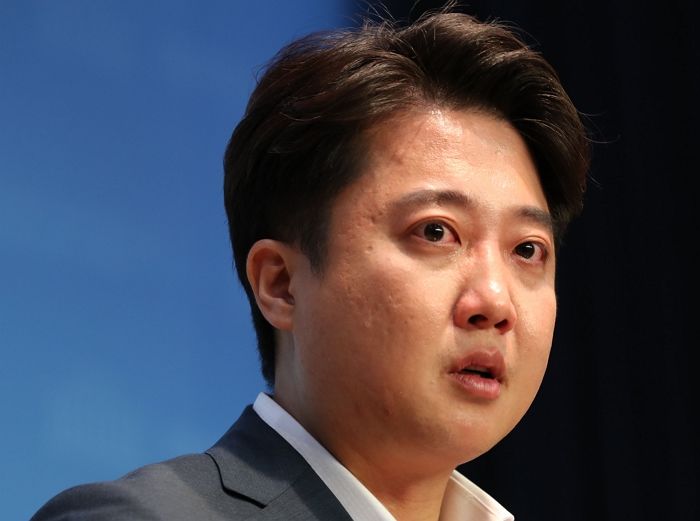 이준석, 오늘부로 ‘전 대표’라 불러야...“431일 만에 불명예 퇴진”