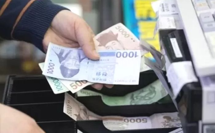 편의점서 여성 점원 목 조르고 현금 빼앗은 ‘중학생’ 2명 체포...“촉법소년 아니다”