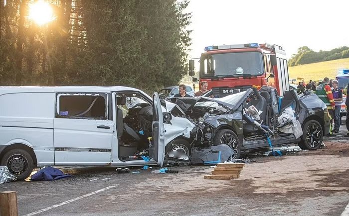 BMW ‘자율주행’ 테스트 전기차, 대형 연쇄 추돌사고로 1명 사망·9명 중상