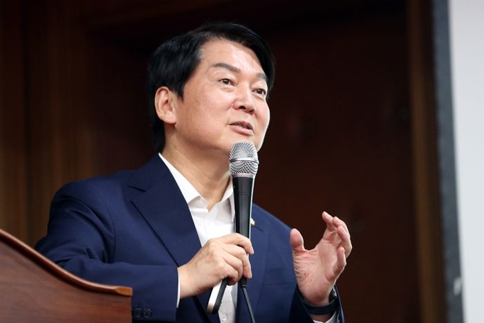 안철수 “취임 100일도 안 돼 대통령 지지율 20%는 헌정사상 초유의 일”