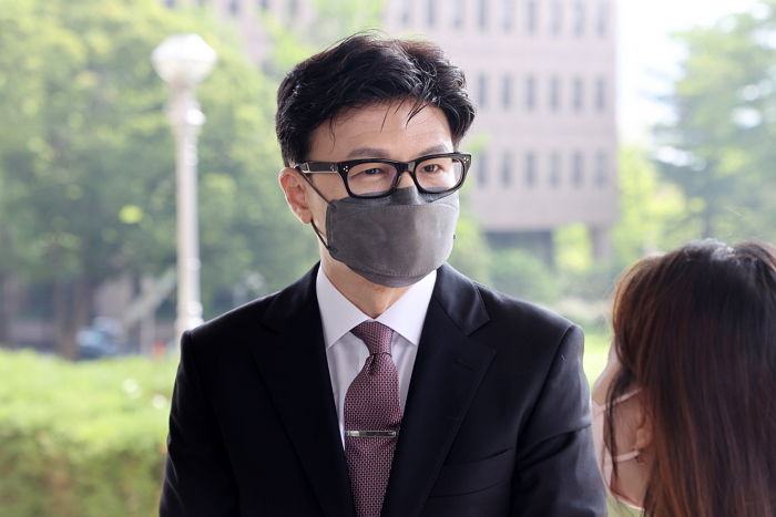 한동훈 “유흥·마사지 업소 단속하라”...법무부, 불법취업 외국인 588명 적발