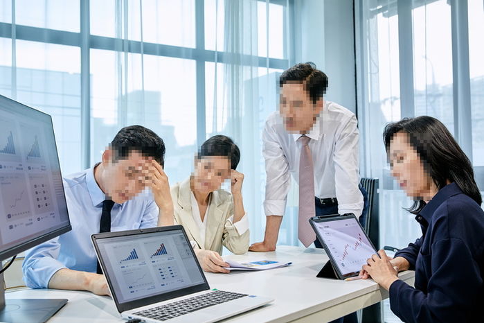 “월급 적으니 일 열심히 하지 말자”...현직 9급이 ‘공무원 몰락했다’며 올린 글