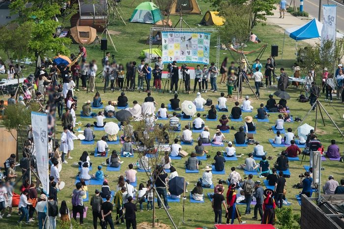 90분 동안 아무것도 안 하는 ‘한강 멍때리기 대회’, 3년 만에 개최