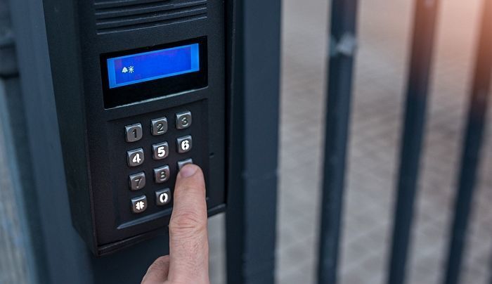 1원 송금하며 “보고싶다”...전여친에 171회 접근한 30대男 ‘구류 15일’ 선고