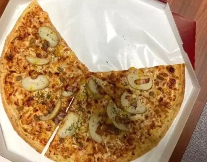 스몰 주문받고 라지 만든 뒤 ‘4조각 뺀’ 피자집 사장님이 과거 ‘항의 댓글’에 달았던 답글