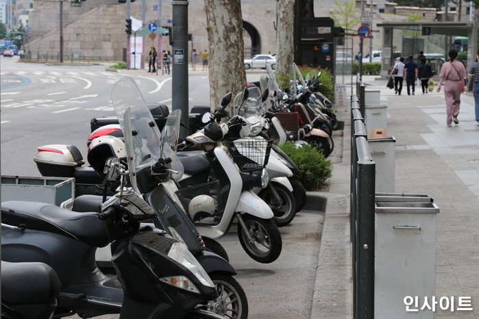 윤 대통령 공약 ‘배달 오토바이 앞 번호판’ 부착, 임기 내 추진 어려워