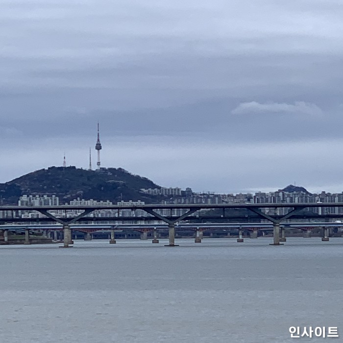 목요일인 오늘(25일) 전국 흐리고 선선한 날씨...곳곳에 비 소식