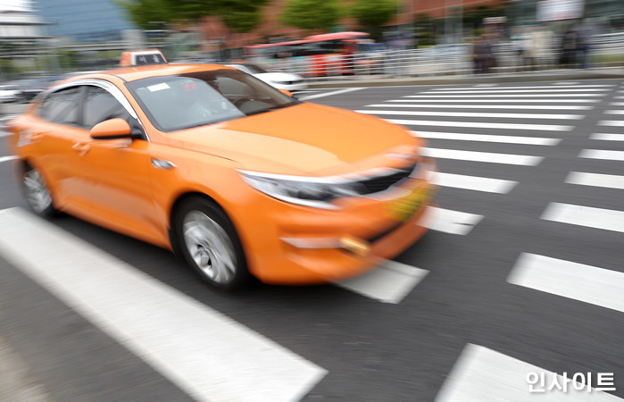 이르면 올해 연말부터 밤 10시 이후 ‘택시 할증’ 최대 40%까지 오른다