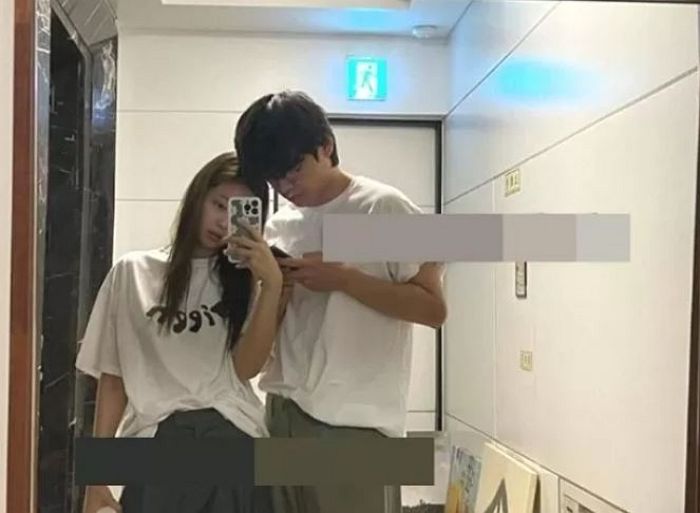 제니·뷔 열애설 셀카 공개됐는데 삼성전자 홍보 담당자들이 고개 푹 숙인 이유는요