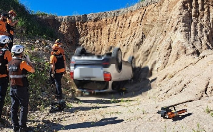 추석 앞두고 참변...벌초 다녀오던 아빠와 아들, 5m 절벽서 차량 추락해 숨져