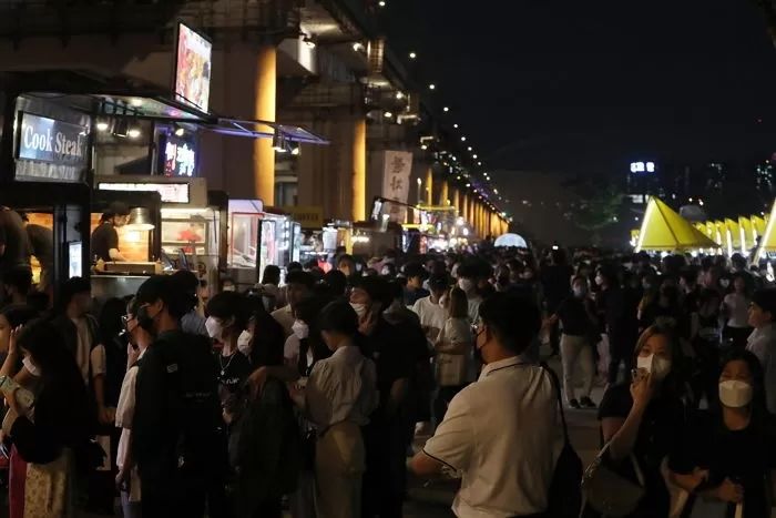 요즘 서울 사람들 밤마다 ‘여기’에 모여있다...이곳에 가면 꼭 먹어야 할 음식 6가지