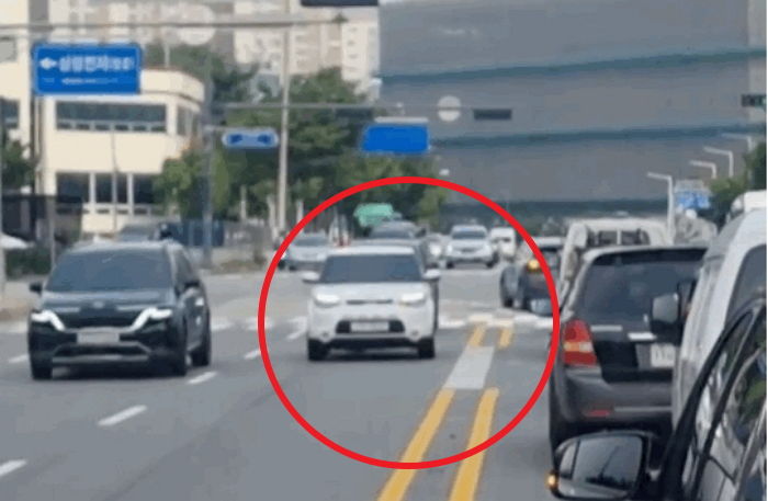 “여사님, 여기서 유턴 못해요”...수원 한 사거리서 포착된 ‘범칙금’ 엔딩맞을 운전자 영상