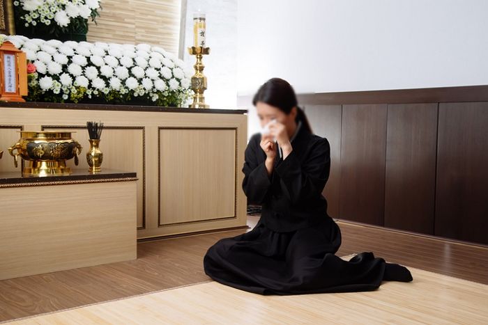 “결혼한지 1년 된 남편, 한 달에 300건 마트 배달하다가 뇌출혈로 숨졌습니다”