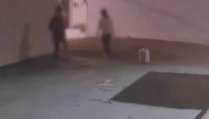 한밤중 주차장에 종이가방 버리고 간 10대 남녀...곧 아기 울음소리가 울려 퍼졌다