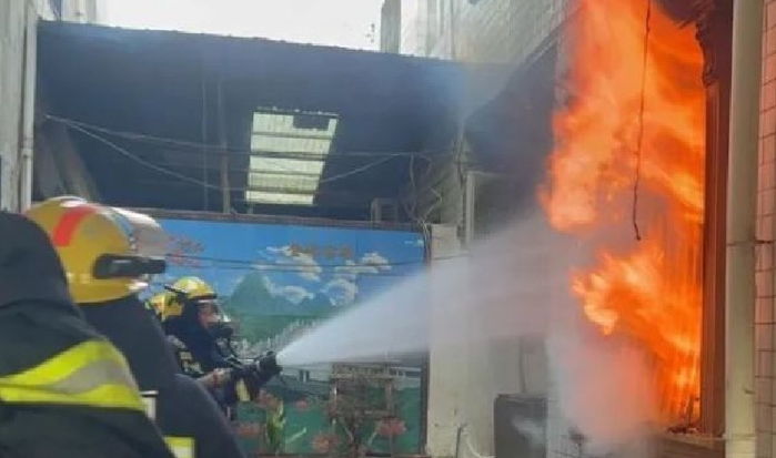 불난 집에 일부러 책가방 두고 나온 꼬마...소방관은 가방을 열어보고 빙그레 웃었다