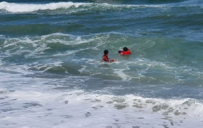 해수욕장서 파도에 휩쓸려 사망한 70대 할아버지...바다로 뛰어들 수밖에 없었던 가슴 아픈 이유