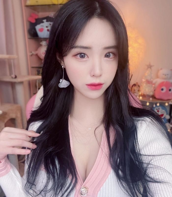 롤도, 여친도 우승이라는 ‘룰러’의 BJ 여친 미모 보니...“재혁이 형이 반한 이유가 있었다”