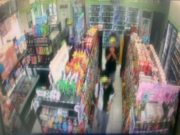 누나 생리대 사러왔다며 알바생 자리 비우게 한 학생들, 빈 카운터 넘어가 ‘이것’ 훔쳐갔다