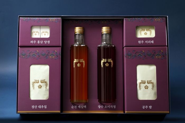 독거노인 추석선물 드리러 간 尹대통령, 냉장고 열어보더니...할머니 “눈물 날 것 같다”