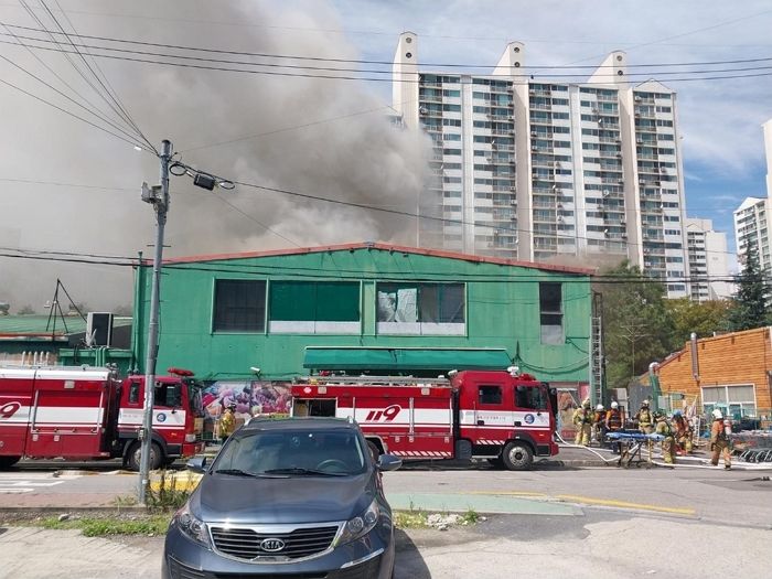 월세 살며 30년 동안 1억 넘게 기부한 마트 사장, 하루에만 2차례 화재 피해...이웃들 탄식