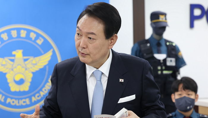 “尹 대통령님, 자꾸 이러시면 큰일납니다”...지원 줄이려는 움직임에 시민단체 분노했다