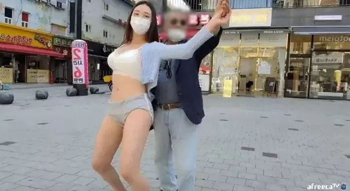 “부천역 앞에서 제로투 추는 여캠 못보겠네”...아프리카 BJ들 난리났습니다