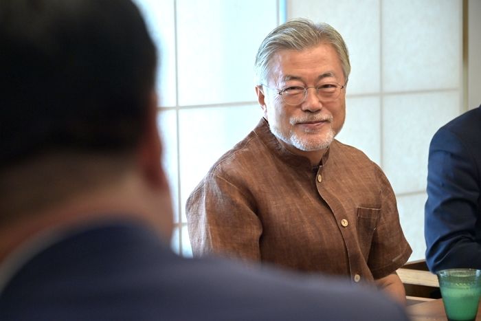 조국에 이어...‘노무현입니다’ 만든 감독, ‘문재인 영화’ 제작 추진 중