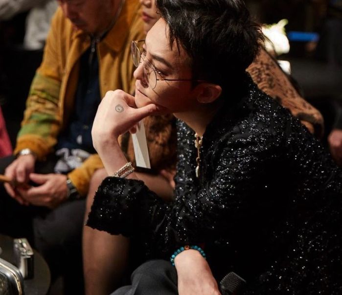 제니와 결별설 돌던 지드래곤, 밤에 여자와 ‘이곳’에서 포착됐습니다