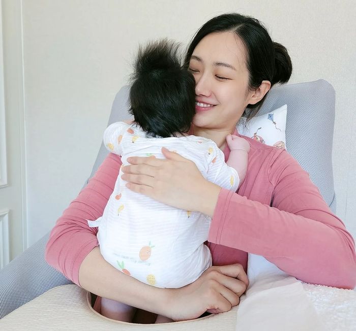 KBS 사표 쓴 女아나운서, 입사동기 남편이 ‘모유수유’ 사진찍자 이렇게 반응