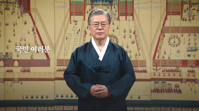 퇴임하고 첫 명절 맞은 문재인 전 대통령이 추석 맞아 내놓은 ‘대국민’ 메시지