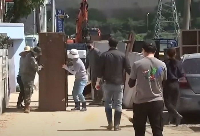 이재민 위해 영업도 포기하고 새벽부터 ‘고기 도시락 100개’ 만들어온 포항 식당 사장님