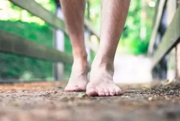 벌거벗은 채 20대 여성 쫒아간 남성...경찰은 용의자 몸의 ○○을 보고 잡아냈다