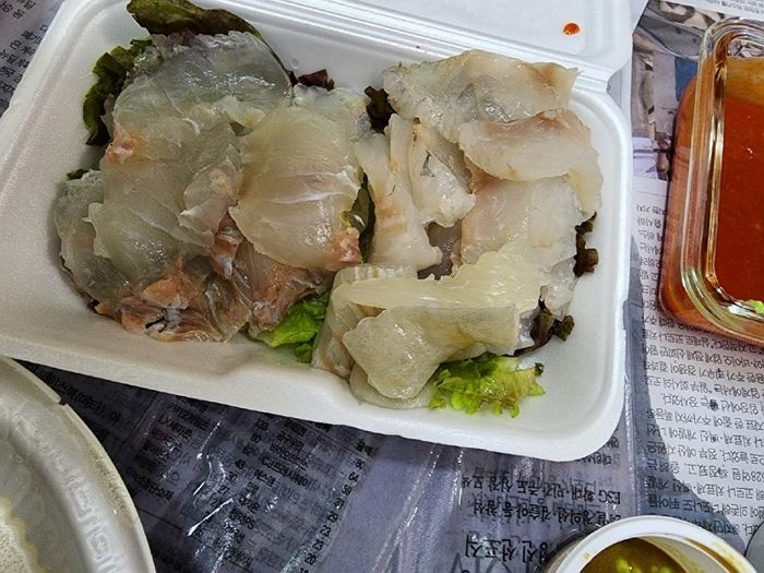 9만원짜리 ‘포장 회’ 욕먹은 월미도 한 횟집, ‘자필 사과문’ 공개되자 기름 부었다