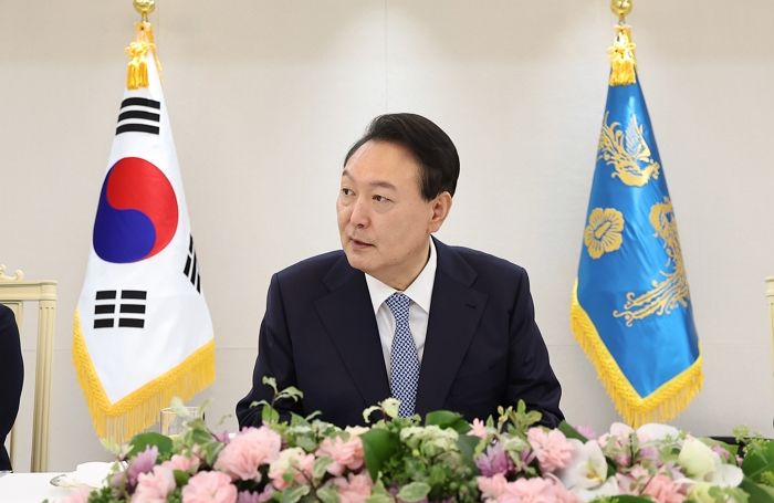 “검찰총장 사퇴 후 학원 다녀”...윤 대통령 깜짝 고백에 모두가 놀랐다