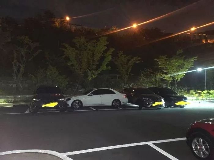 무개념 주차 후 참교육당해 경찰 불렀던 ‘벤츠 차주’, 본인 등판해 해명했더니 여론 뿔났다