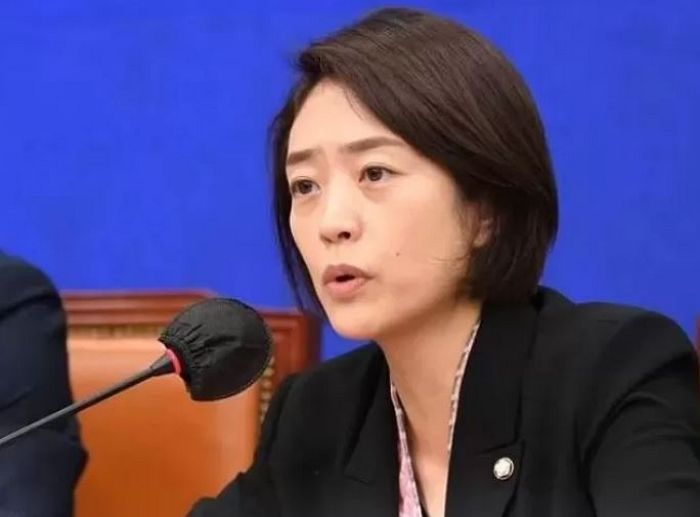 ‘김건희 순방’ 고민정 발언 때문에 소환되고 있는 김정숙 여사...정말 곤란하겠네요