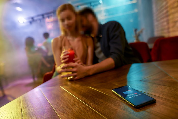 유부남 회사 선배에게 ‘오빠·자기’라 했다가 불륜녀 취급당해 억울해요. 그런데 변호사는...