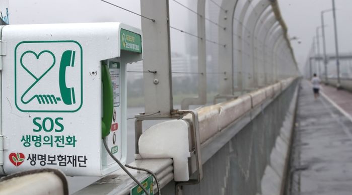 한강서 극단적 선택하려다 구조된 20대 남성...경찰 앞에서 다시 뛰어내렸다