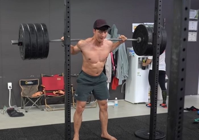 지구서 스쿼트 50kg, 화성 가면 중력 차로 132kg 들어...“우주에서 가장 무겁게 들 수 있는 곳은?”