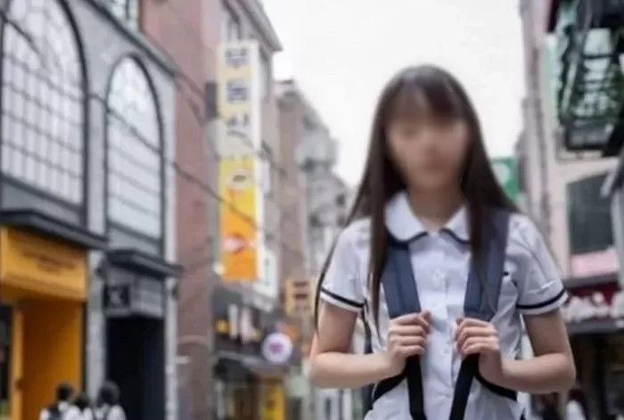 “학교에 휴대폰 놓고 사라진 광주 여중생을 애타게 찾습니다”