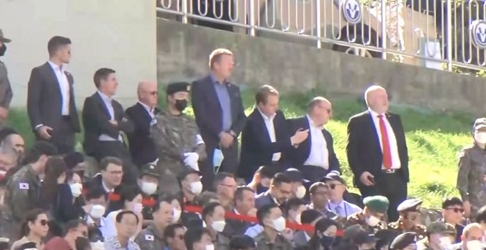 대한민국 국방부가 첨단 무기 공개한다고 하자 전세계에서 줄 서서 찾아온 사람들의 정체