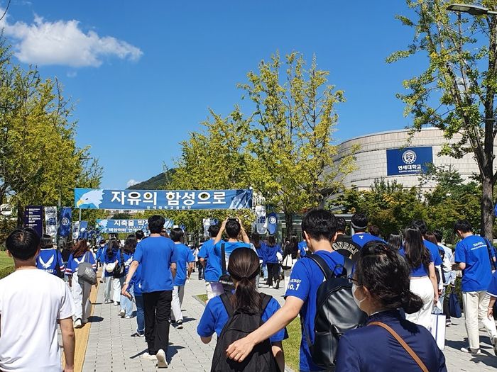 시상식 수준이었다 말 나온 어제(24일)자 연세대 축제 ‘아카라카’ 라인업