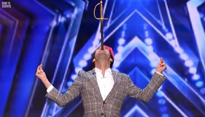 “이건 마술이 아니었다” 칼 삼키는 마술의 충격적인 진실을 알려드립니다 (영상)