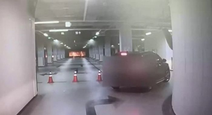 대전 아울렛 지하주차장서 후진 못하고 ‘불구덩이’ 들어간 SUV ‘블랙박스 영상’