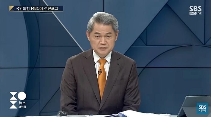 “우리도 ‘바이든’ 자막 내보냈는데 왜 MBC만 공격하나”...SBS 앵커의 발언
