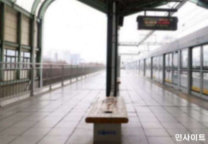 창원역서 멈춘 기차 위 올라가 놀던 고교생, 고압전선 감전 중상