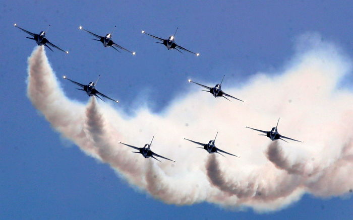 국군의날 행사를 본 현역군인·예비역들이 한입으로 말한 ‘찐선물’ 정체