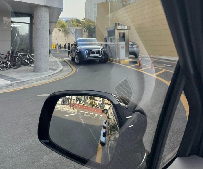 주차비 9800원 내기 아까워서 주차장 입구 길막한 ‘아우디 Q7’의 최후