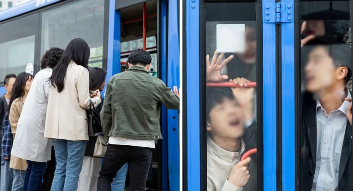 왕복 5시간 대기업 vs 걸어서 5분 중소기업... “단 한곳만 취업할 수 있다면?”